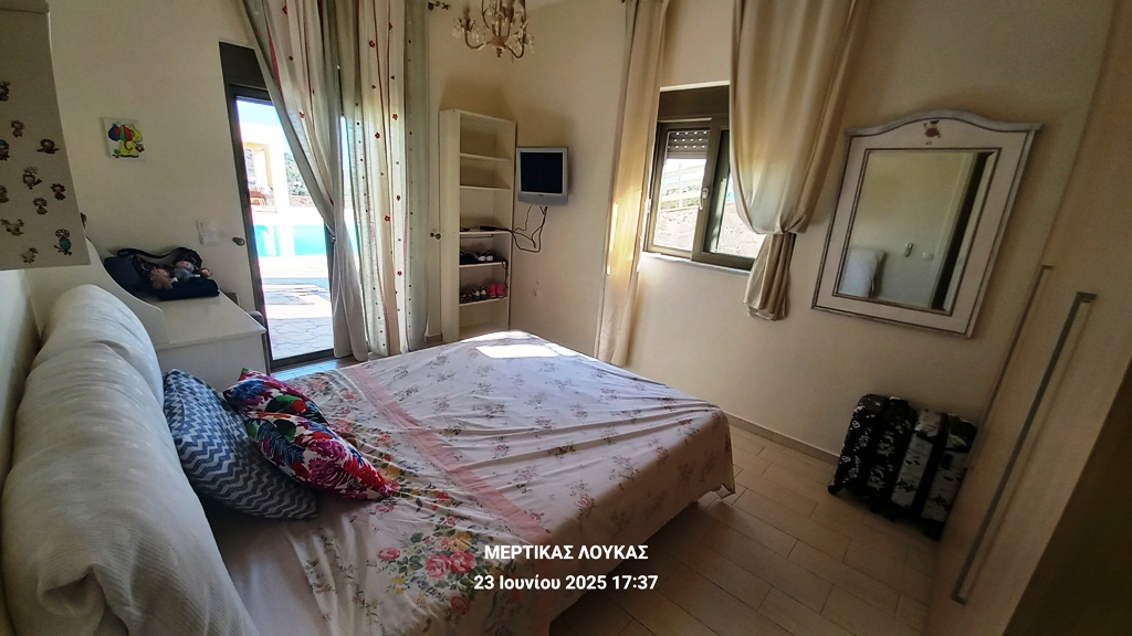 Κωδικός 87668 Μαραθώνας μεζονέτα 170 τ.μ. με πισίνα και υπέροχη θέα θάλασσα, διαθέτει 3 υπνοδωμάτια,2 μπάνια 1 w.c. κουζίνα καθιστικό, βεράντες κλιματισμός κεντρικό σώμα, θέα θάλασσα ενεργειακή κλάση αναμένεται. Ενοίκιο 1500 ευρώ το μήνα . μαρ1