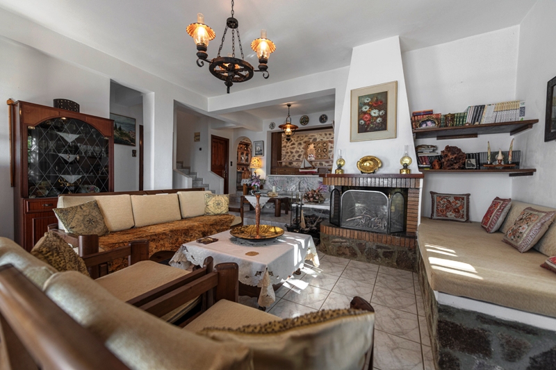 Αιγινίτισσα μεζονέτα 120 τ.μ. με απίστευτη θέα θάλασσας,πλήρως εξοπλισμένη, με 2 υπνοδωμάτια ,2 μπάνια,κουζίνα,καθιστικό, βεράντες.ηλιακό, 3 aircondition,τζάκι,ηλιακό,σόμπα ξύλου, βεράντες μεγάλες,bbq,περιποιημένο οικόπεδο, ενεργειακή κλάση Δ αιγ1